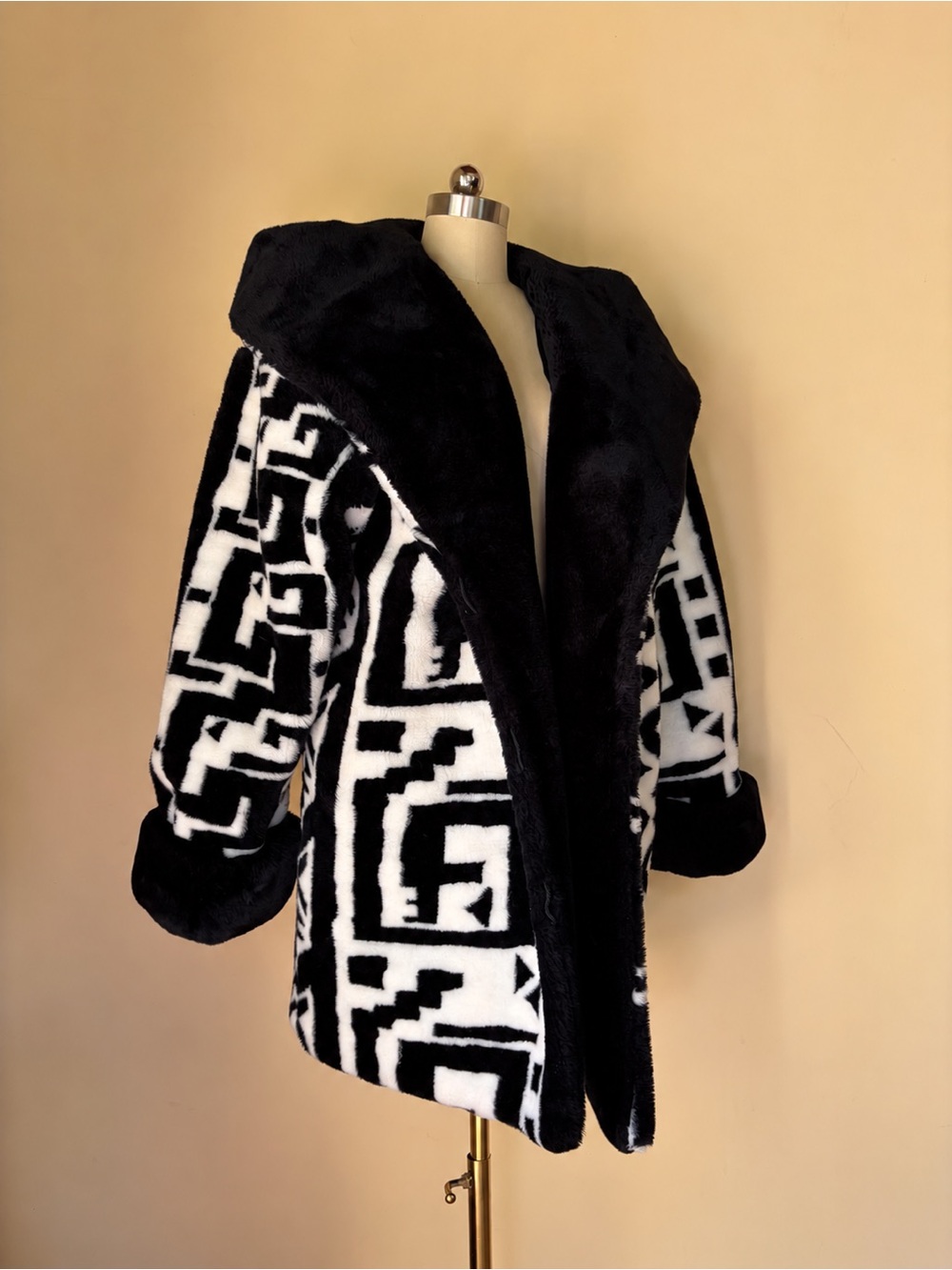 Vtg Monterey Fashions Women’s Black White Geometric Hooded Coat L/XL